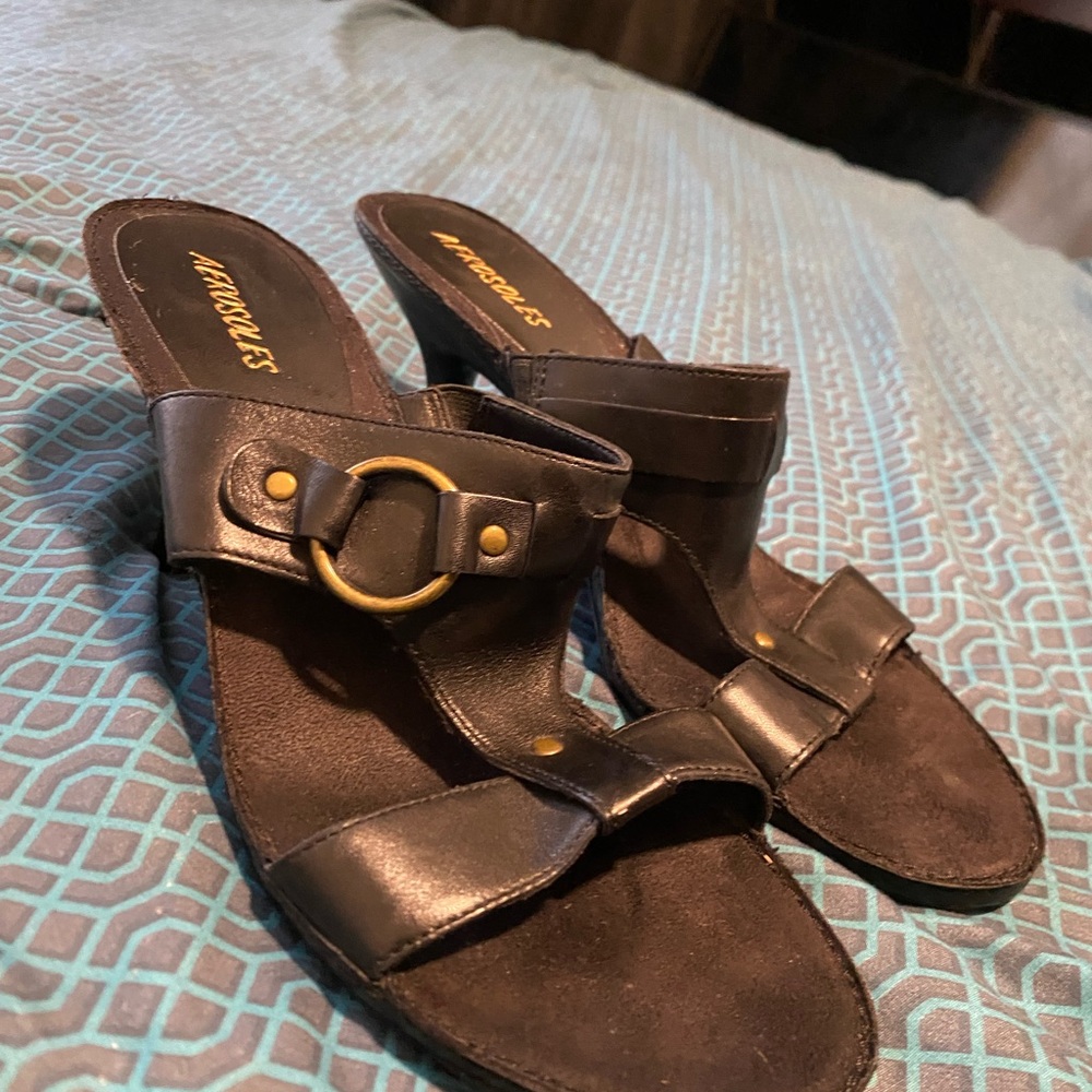 AEROSOLES Black Leather Open-Toe Heeled Sandals with Gold Accent